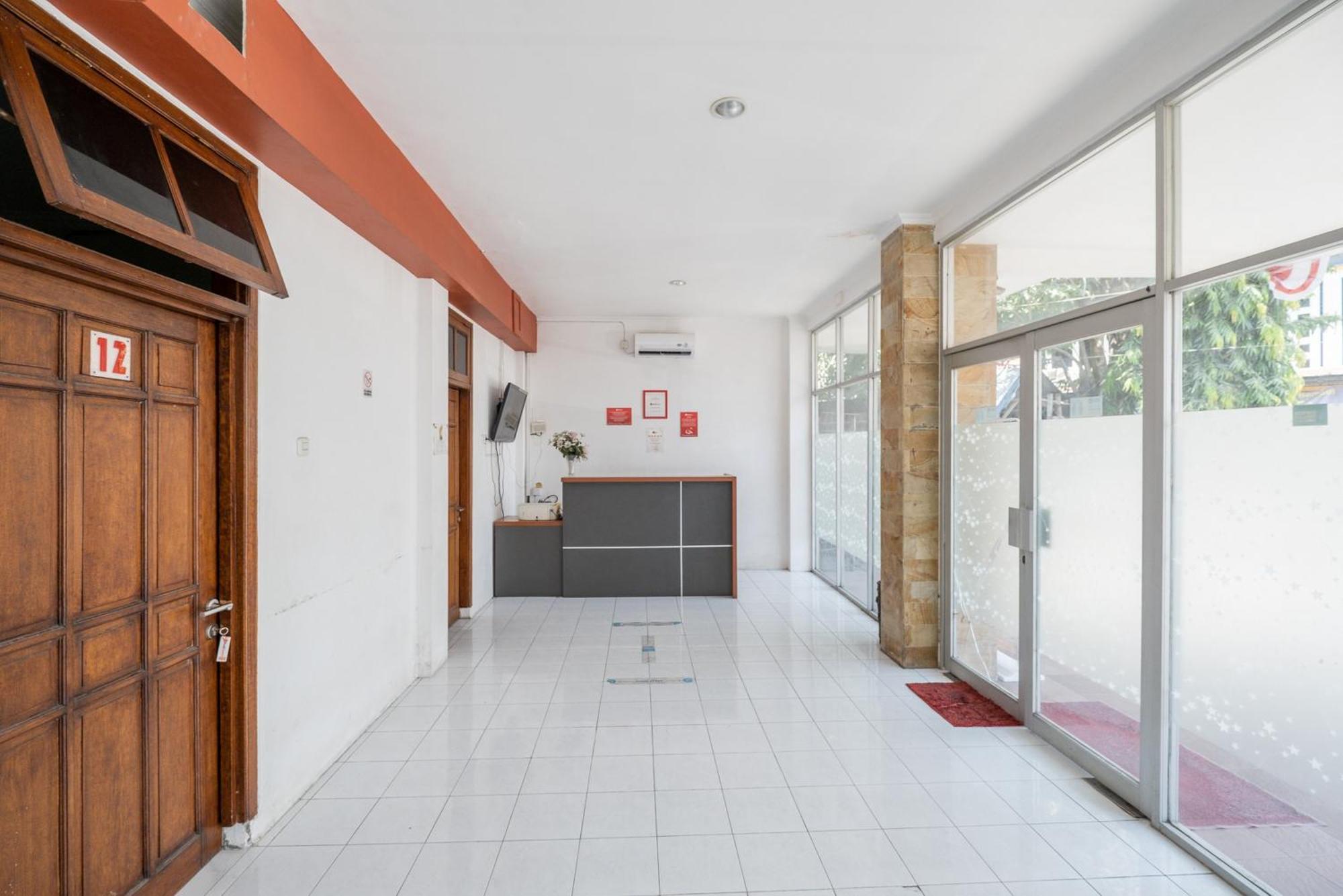 Reddoorz Plus @ Gunungsari Surabaya Kedurus Eksteriør bilde
