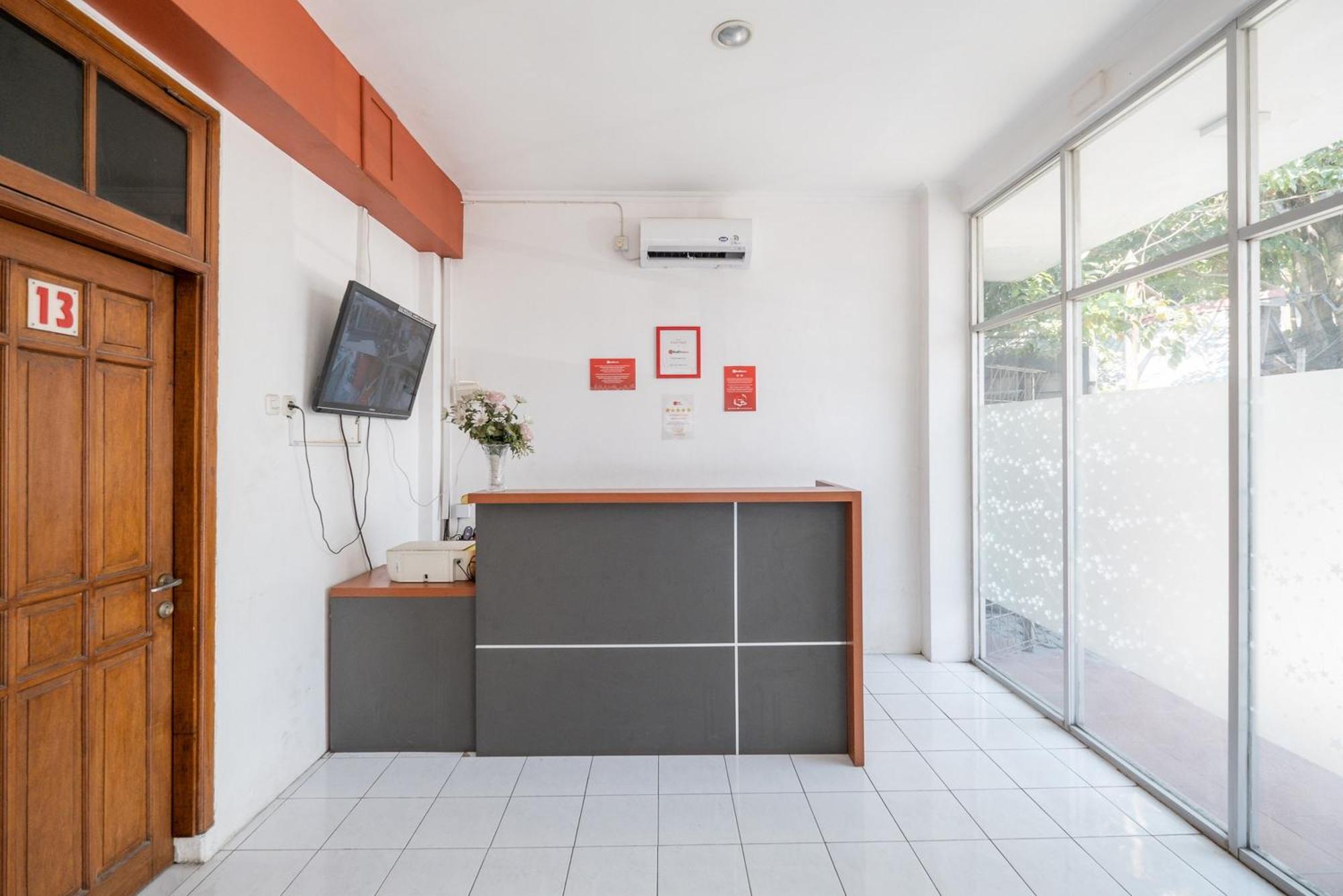 Reddoorz Plus @ Gunungsari Surabaya Kedurus Eksteriør bilde