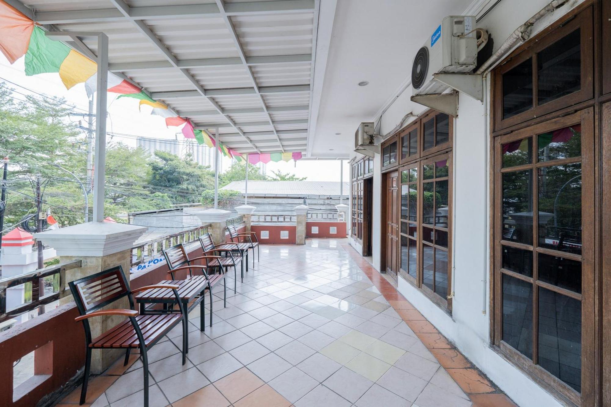 Reddoorz Plus @ Gunungsari Surabaya Kedurus Eksteriør bilde