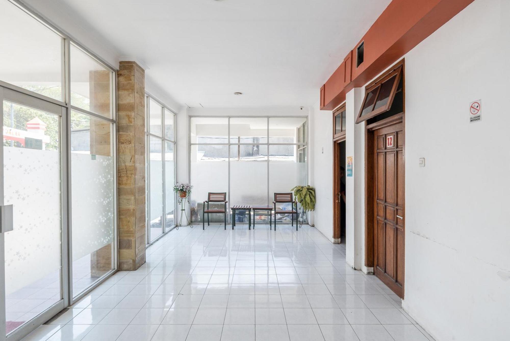 Reddoorz Plus @ Gunungsari Surabaya Kedurus Eksteriør bilde