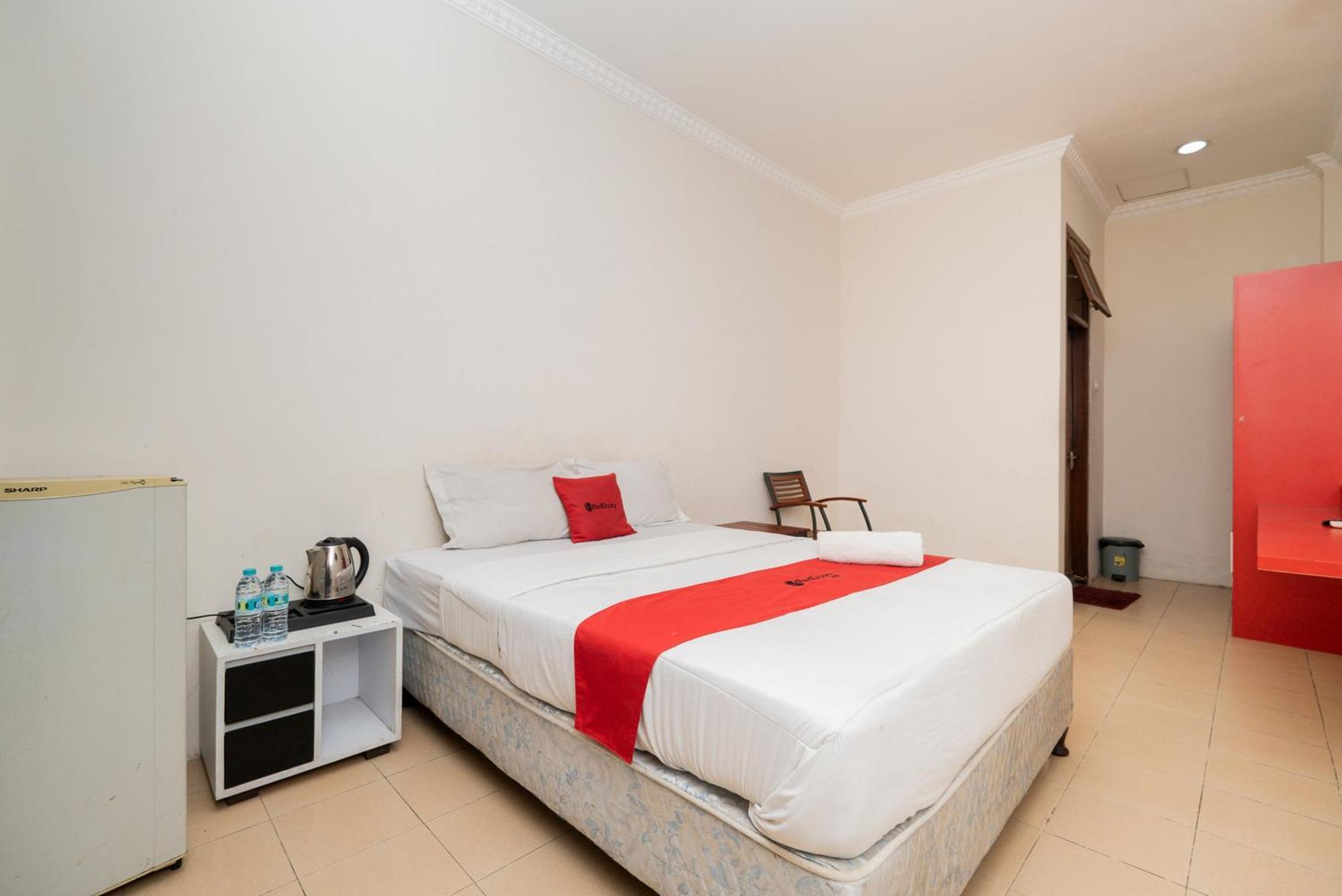 Reddoorz Plus @ Gunungsari Surabaya Kedurus Eksteriør bilde