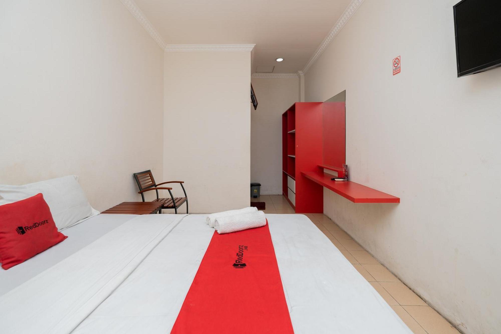 Reddoorz Plus @ Gunungsari Surabaya Kedurus Eksteriør bilde