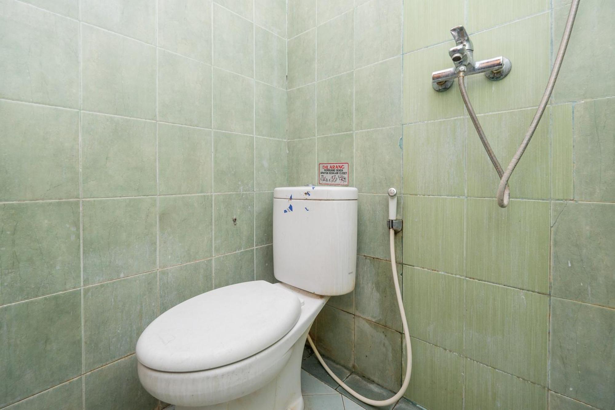 Reddoorz Plus @ Gunungsari Surabaya Kedurus Eksteriør bilde