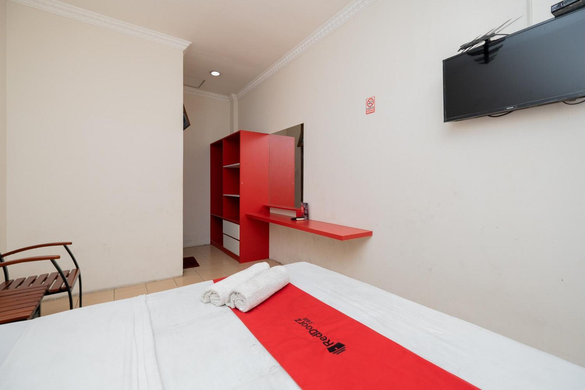 Reddoorz Plus @ Gunungsari Surabaya Kedurus Eksteriør bilde