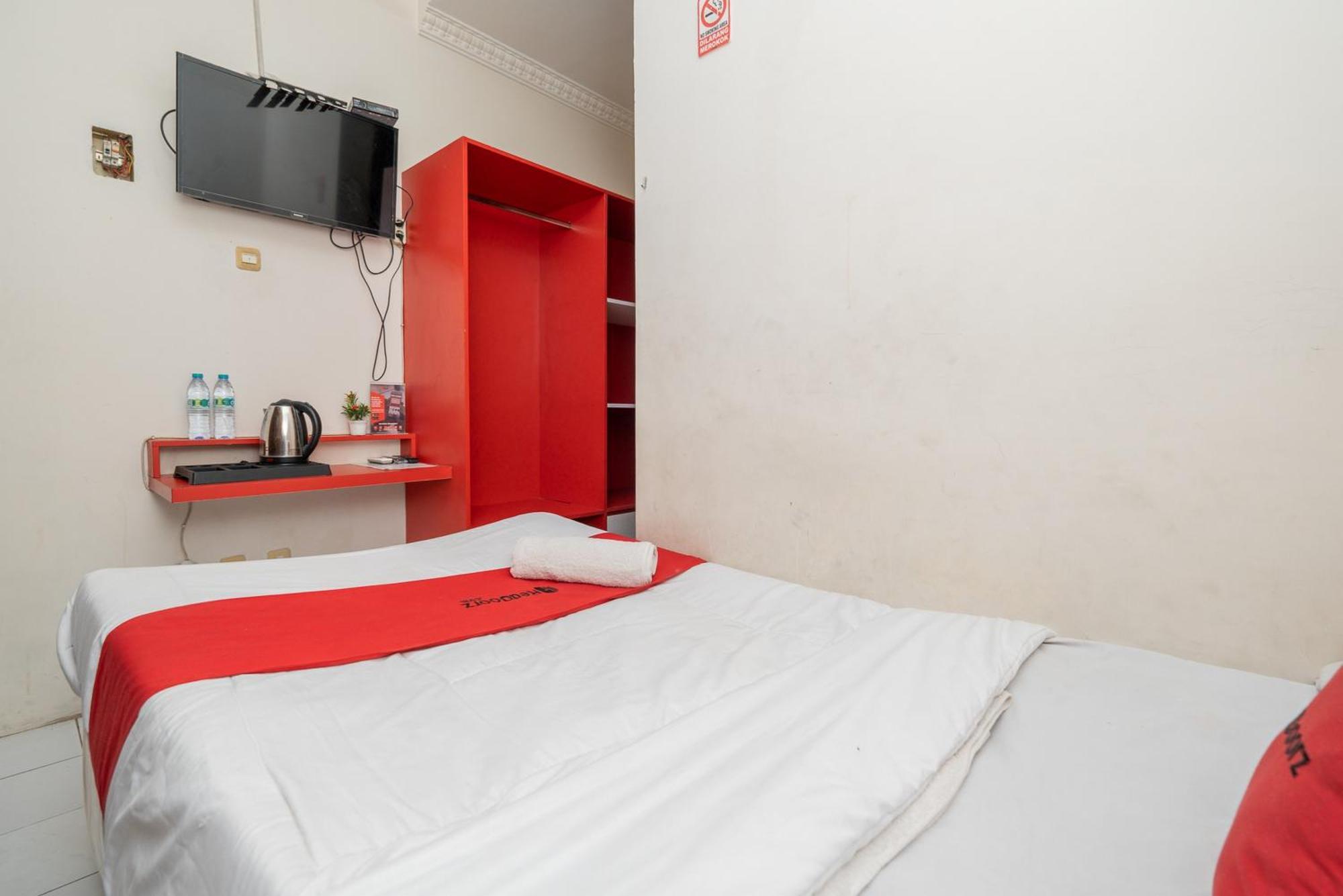 Reddoorz Plus @ Gunungsari Surabaya Kedurus Eksteriør bilde