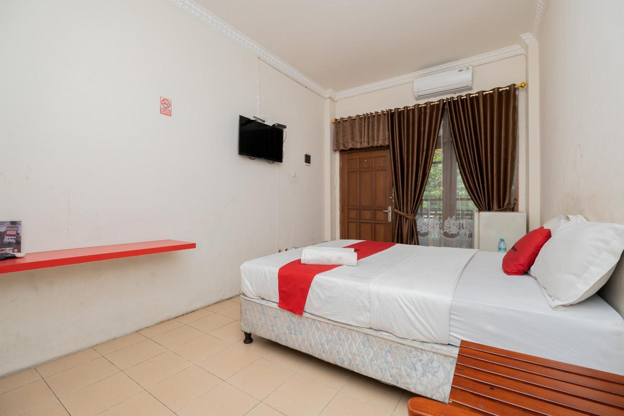 Reddoorz Plus @ Gunungsari Surabaya Kedurus Eksteriør bilde