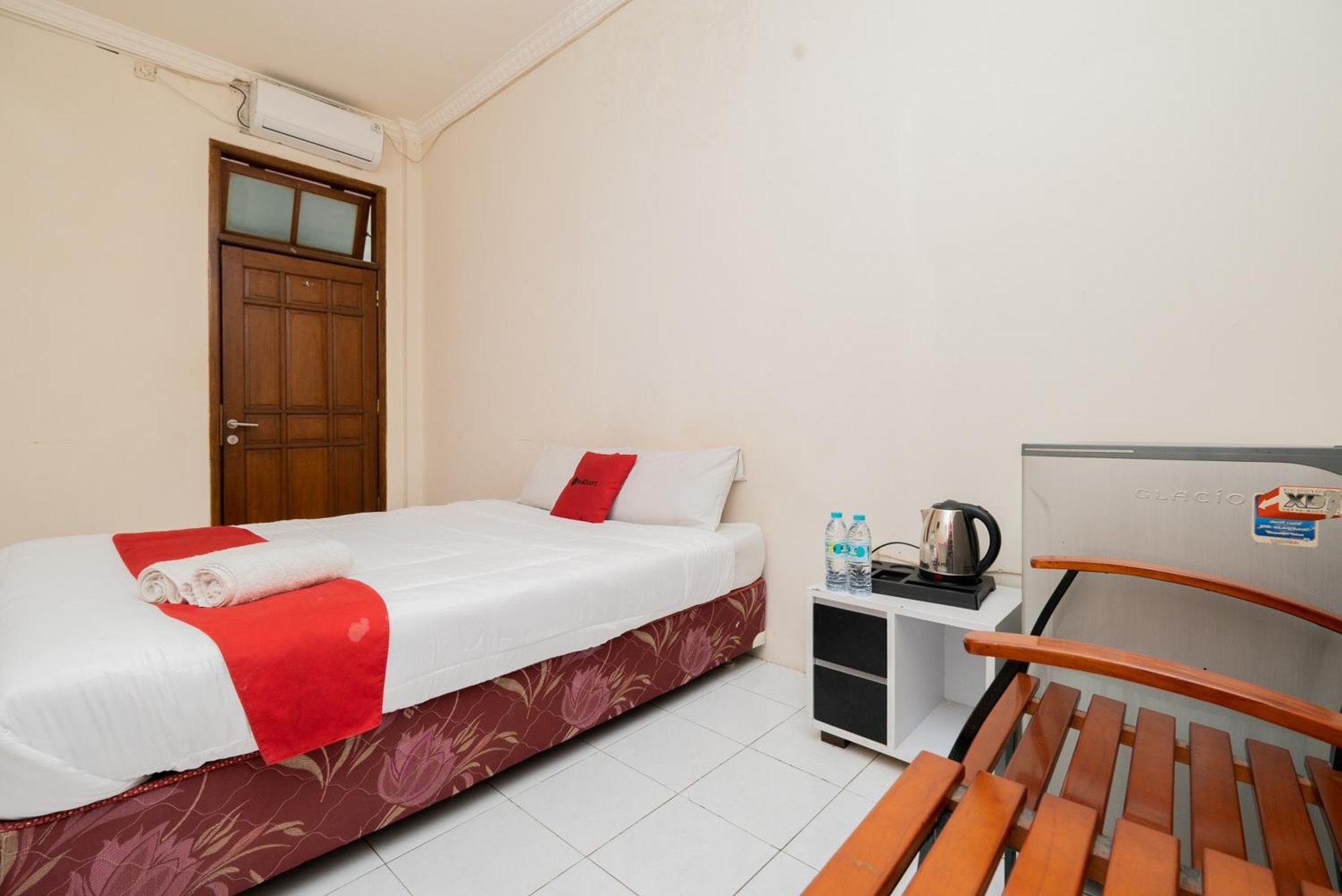 Reddoorz Plus @ Gunungsari Surabaya Kedurus Eksteriør bilde
