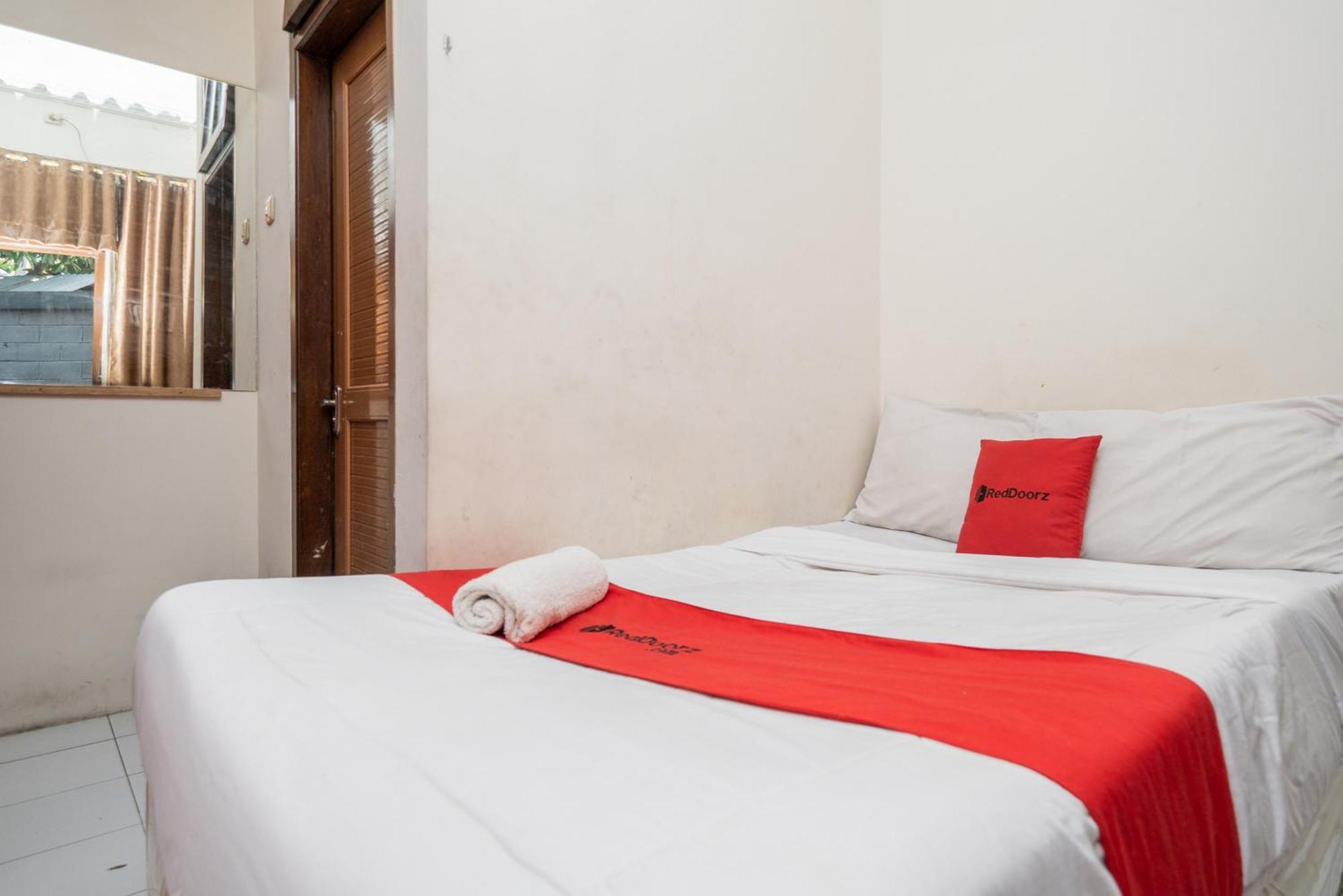 Reddoorz Plus @ Gunungsari Surabaya Kedurus Eksteriør bilde