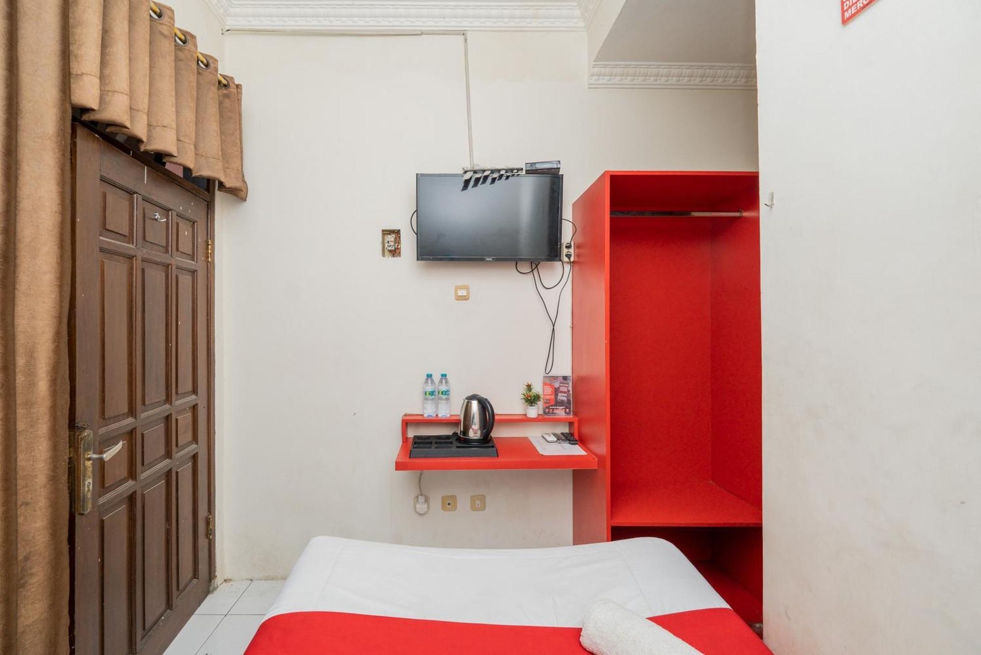 Reddoorz Plus @ Gunungsari Surabaya Kedurus Eksteriør bilde