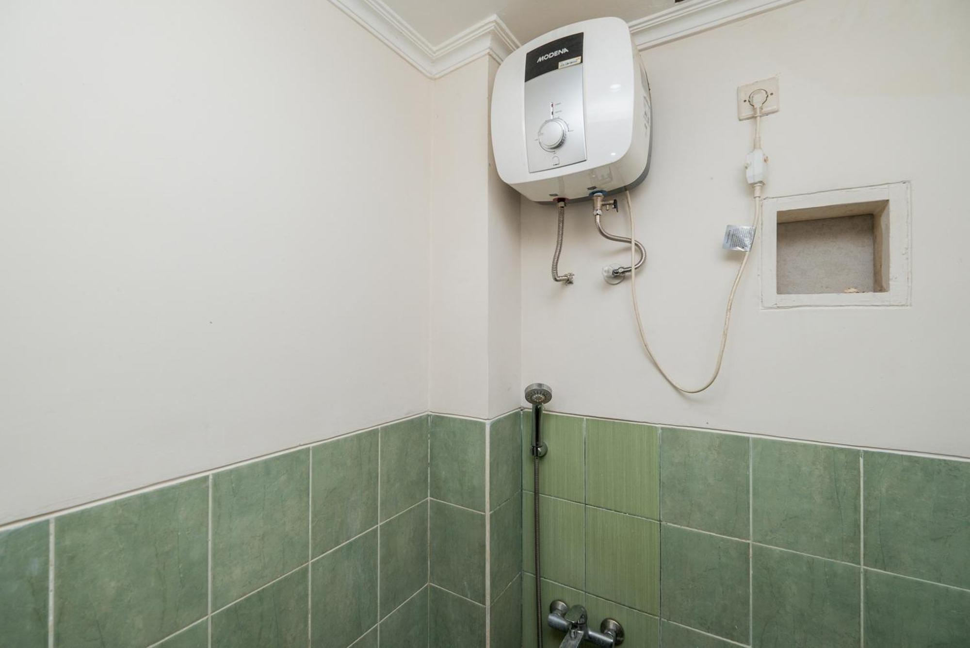 Reddoorz Plus @ Gunungsari Surabaya Kedurus Eksteriør bilde