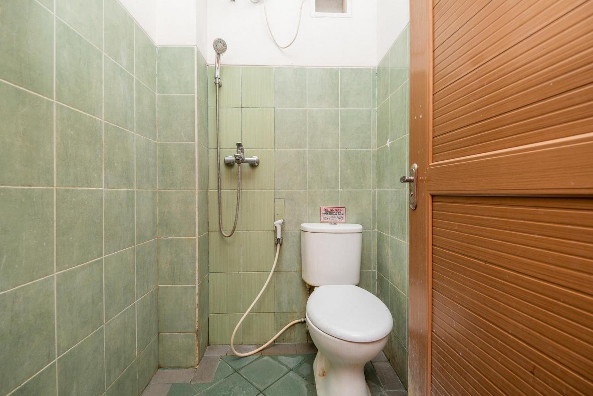 Reddoorz Plus @ Gunungsari Surabaya Kedurus Eksteriør bilde
